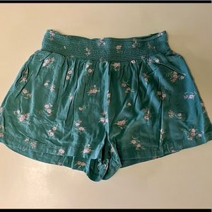 American Eagle Green Smocked High Waisted Soft Shorts, Size M